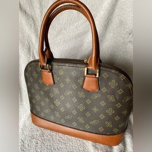 Woman’s casual purse